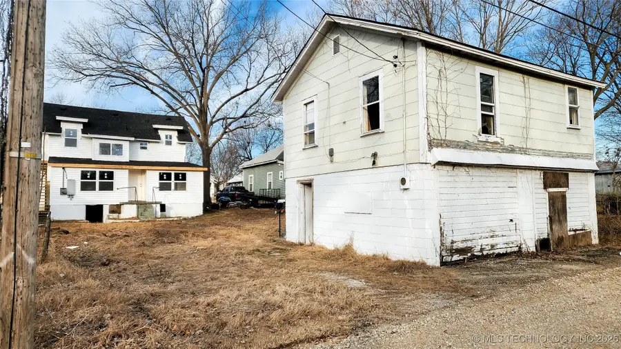 818 S Wyandotte Avenue, Bartlesville, OK 74003 - #2