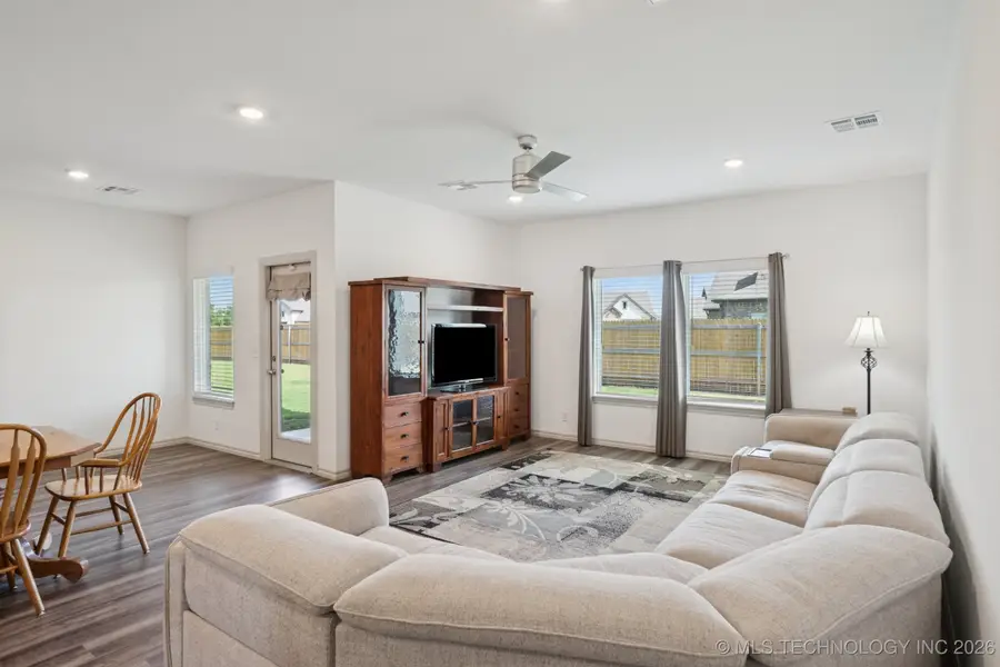 7222 E 154th Street S, Bixby, OK 74008 - #3