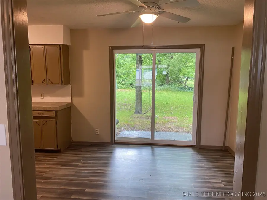 305 N 10th Street, Hartshorne, OK 74547 - #2