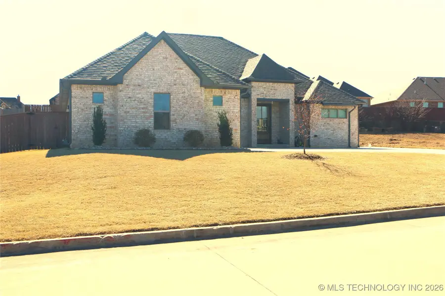 1301 Magnolia Drive N, Ada, OK 74820 - Image #2