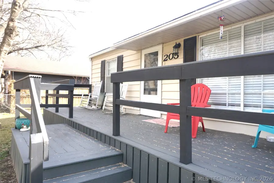 205 Washington Street, Henryetta, OK 74437 - #3