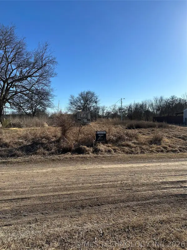 Pine Street, Tupelo, OK 74572