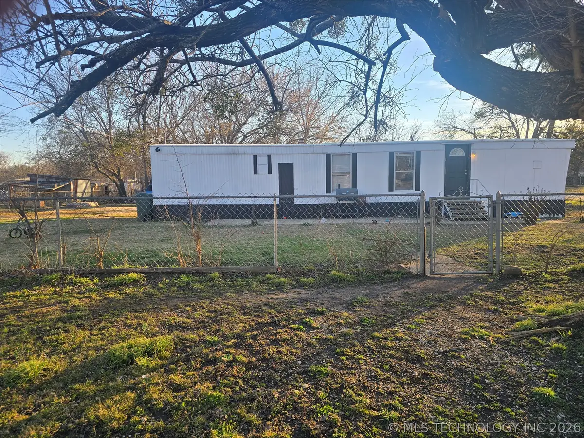 415 Russell Street, Caddo, OK 74729 - #1