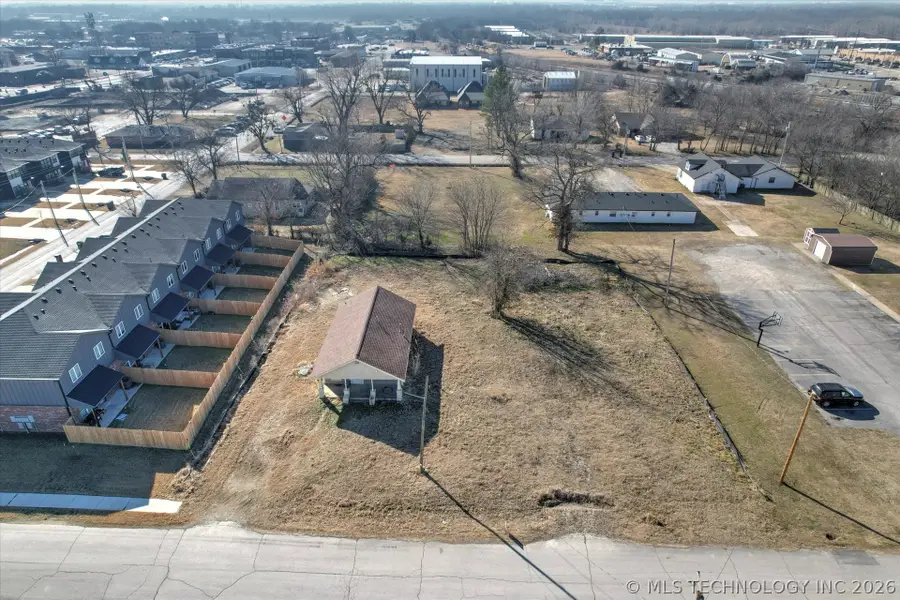 204 W 2nd Street, Owasso, OK 74055 - #3