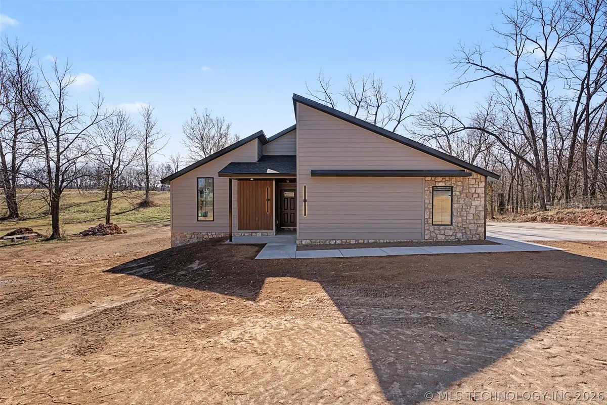 240 E 14th Street, Grove, OK 74344 - #1