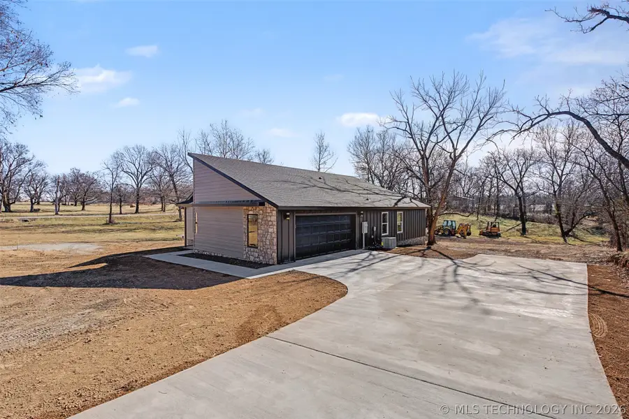 240 E 14th Street, Grove, OK 74344 - #2