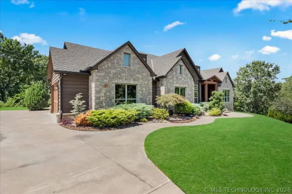 12636 S 13th Place, Jenks, OK 74037