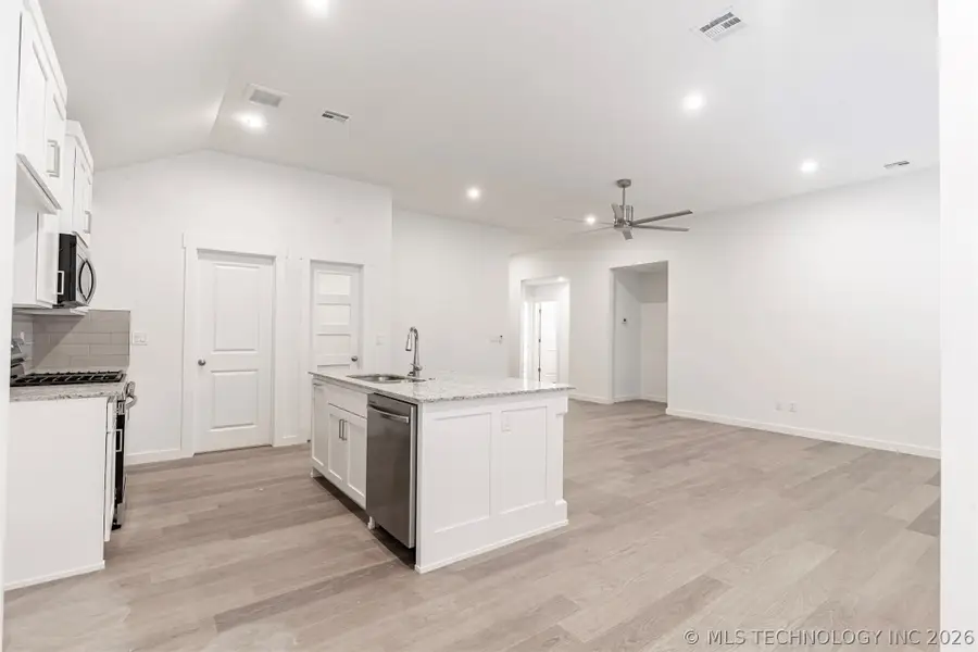 202 S 26th Street, Collinsville, OK 74021 - #3