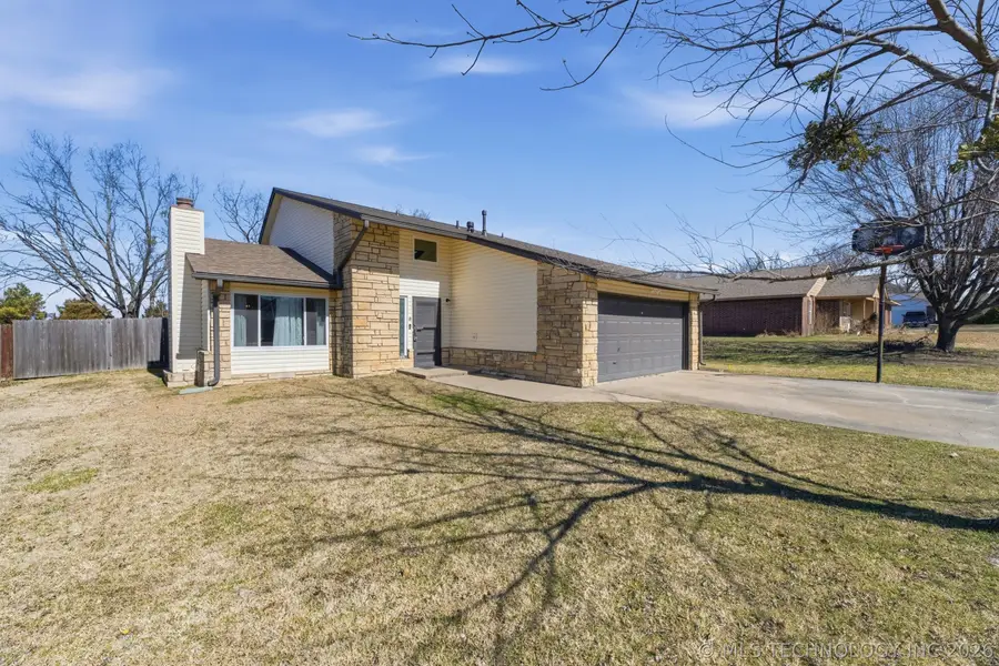 5438 Clearview Drive, Bartlesville, OK 74006 - #2