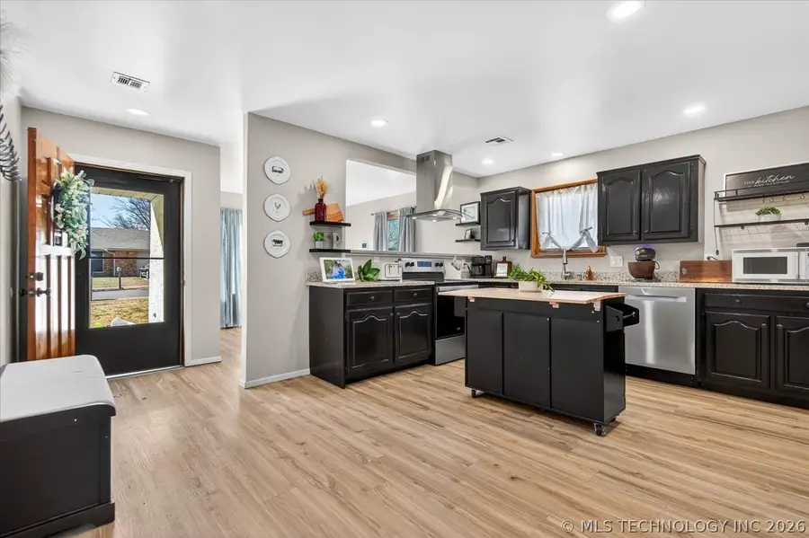 6720 Dorsett Drive, Bartlesville, OK 74006 - #3