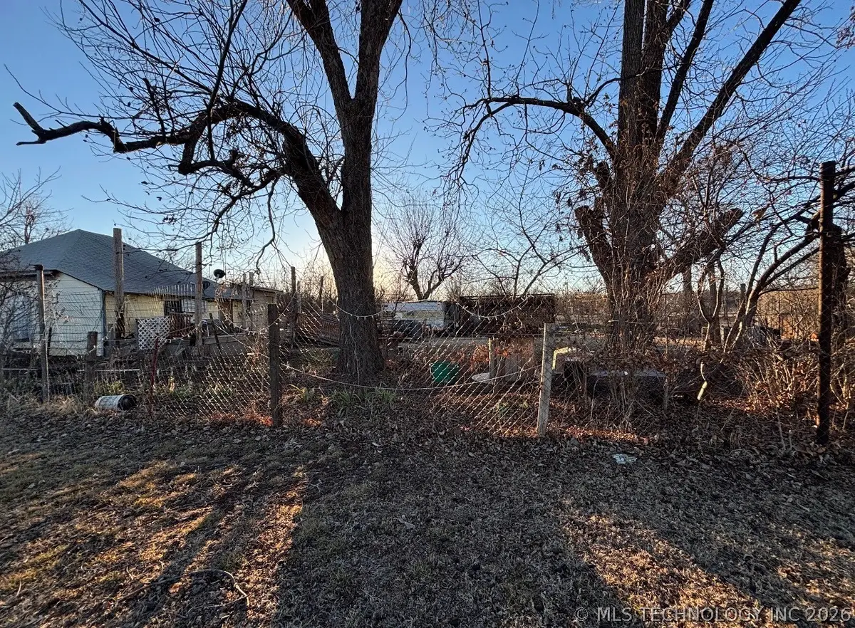 906 W Washington, Guthrie, OK 73044 - #1