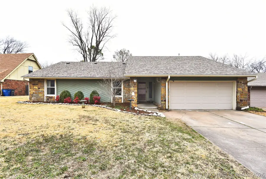 9213 E 68th Street, Tulsa, OK 74133 - #2