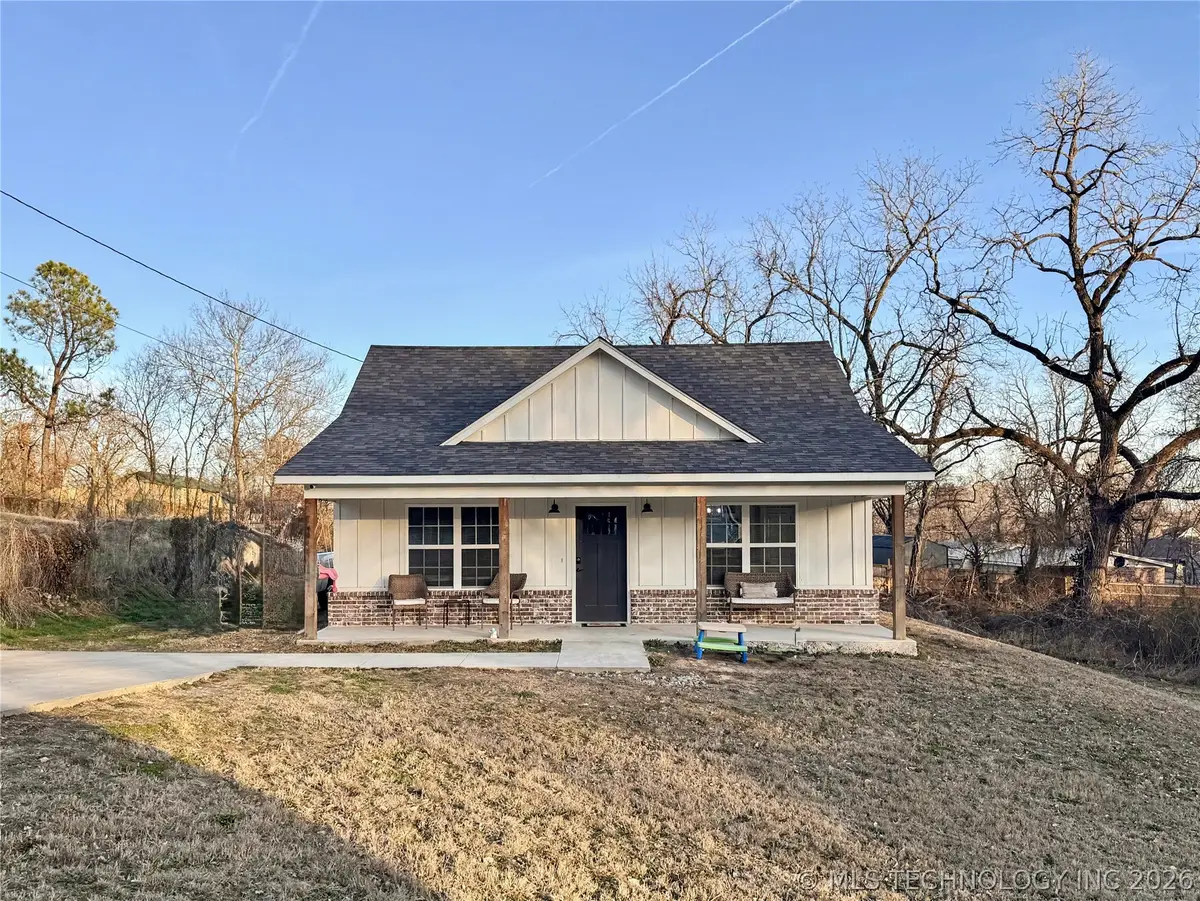 411 S Lee Avenue, Tahlequah, OK 74464 - #1