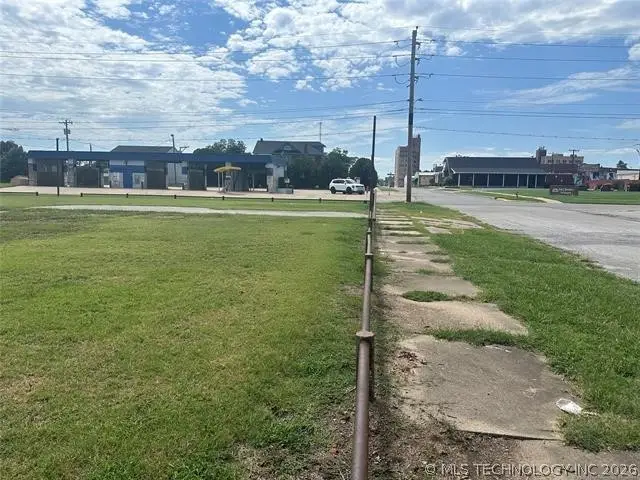 E 7th Street, Okmulgee, OK 74447 - #1
