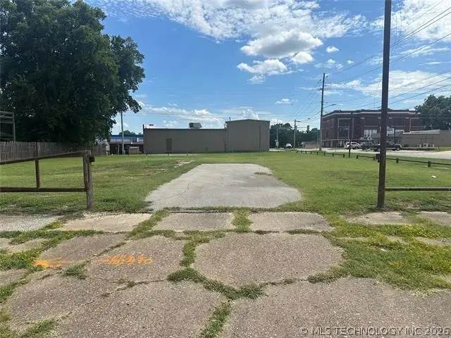 E 7th Street, Okmulgee, OK 74447 - #2