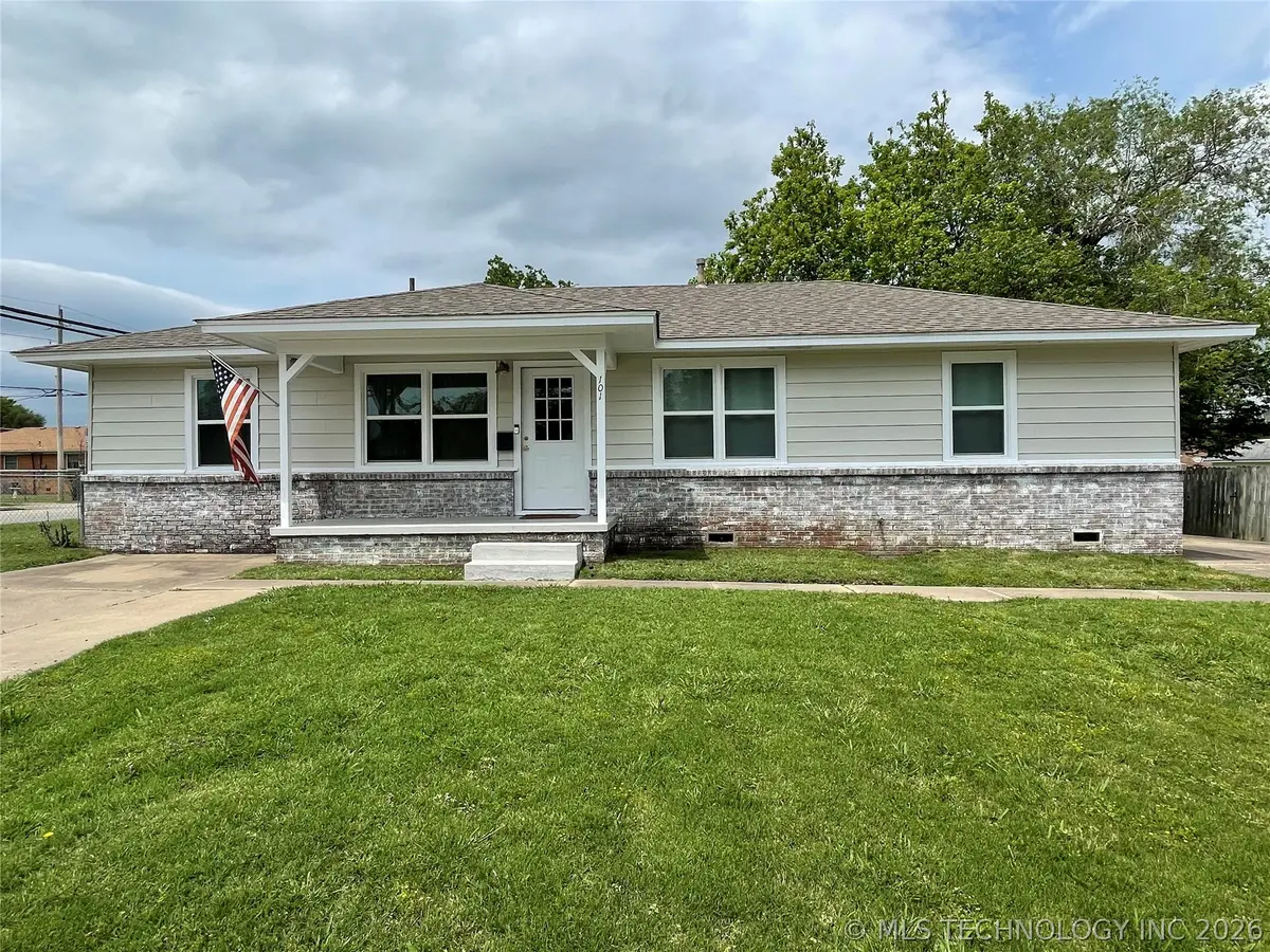 101 E 7th Street, Owasso, OK 74055 - #1