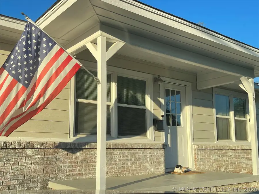 101 E 7th Street, Owasso, OK 74055 - #2