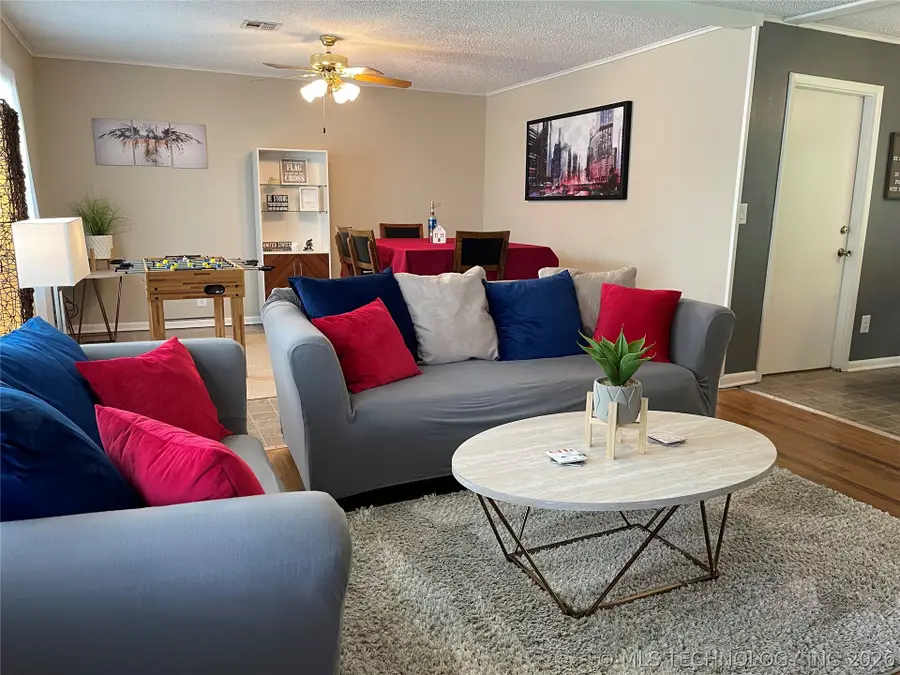 101 E 7th Street, Owasso, OK 74055 - #3