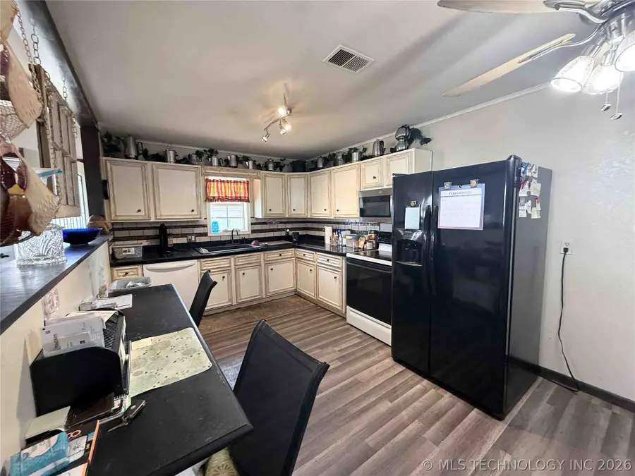 402 N Grant Avenue, Sand Springs, OK 74063 - #3