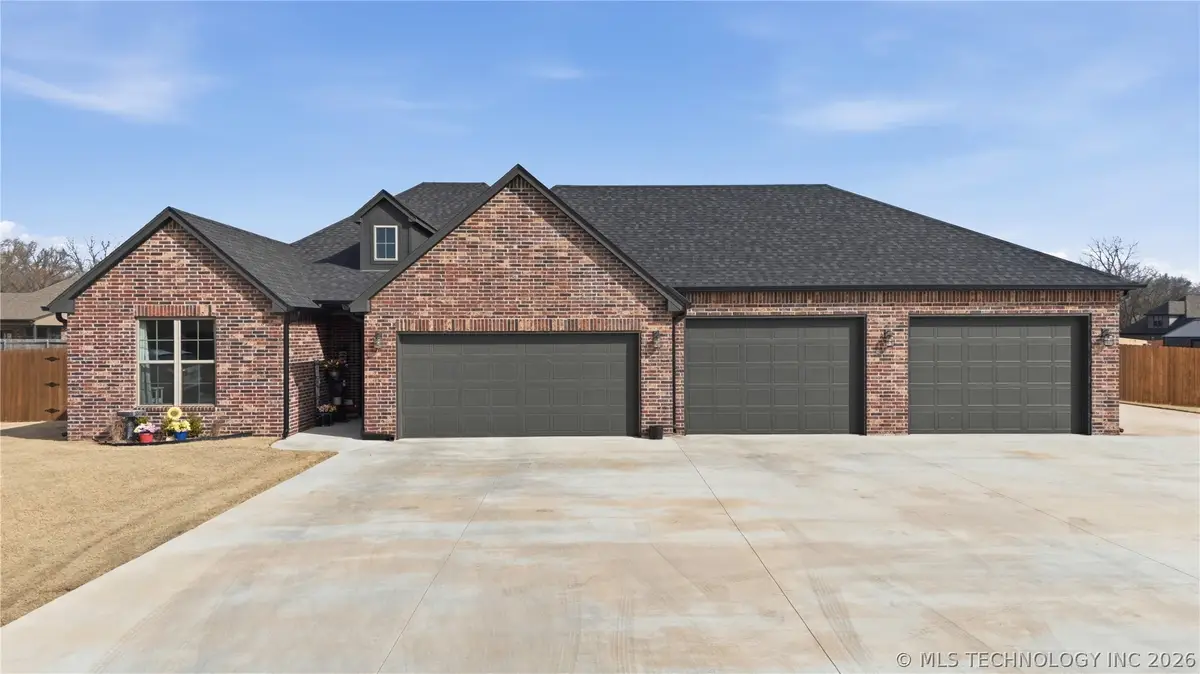 157 N Castle Street, Skiatook, OK 74070 - #1