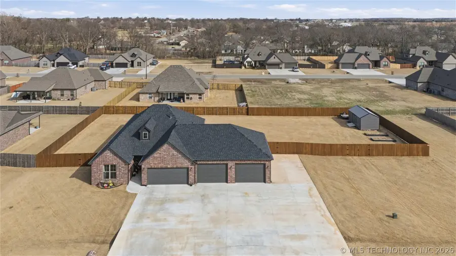 157 N Castle Street, Skiatook, OK 74070 - #2