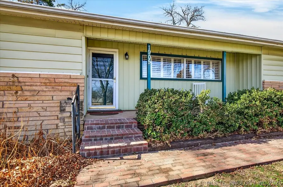 1905 Lynn Avenue, Pawhuska, OK 74056 - #2