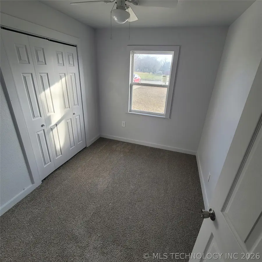 802 E Knisley Avenue, Checotah, OK 74426 - #2