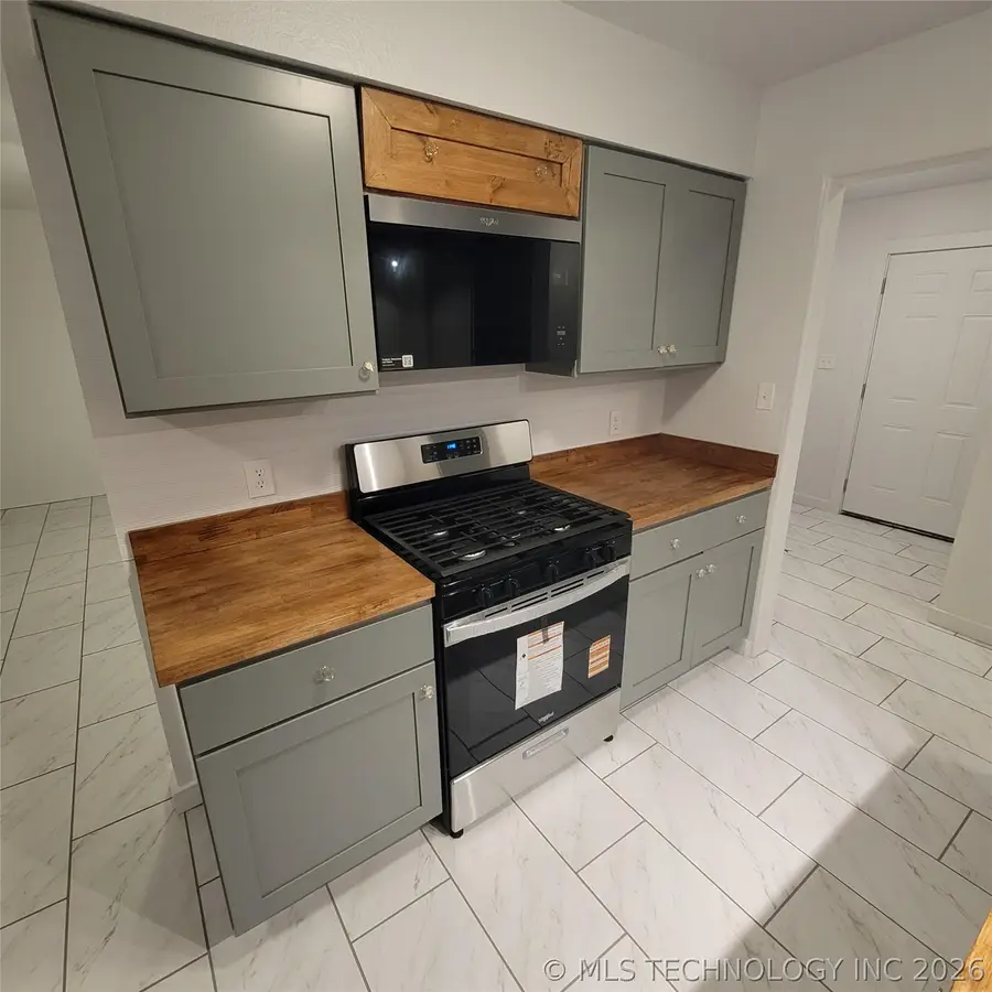 802 E Knisley Avenue, Checotah, OK 74426 - #3