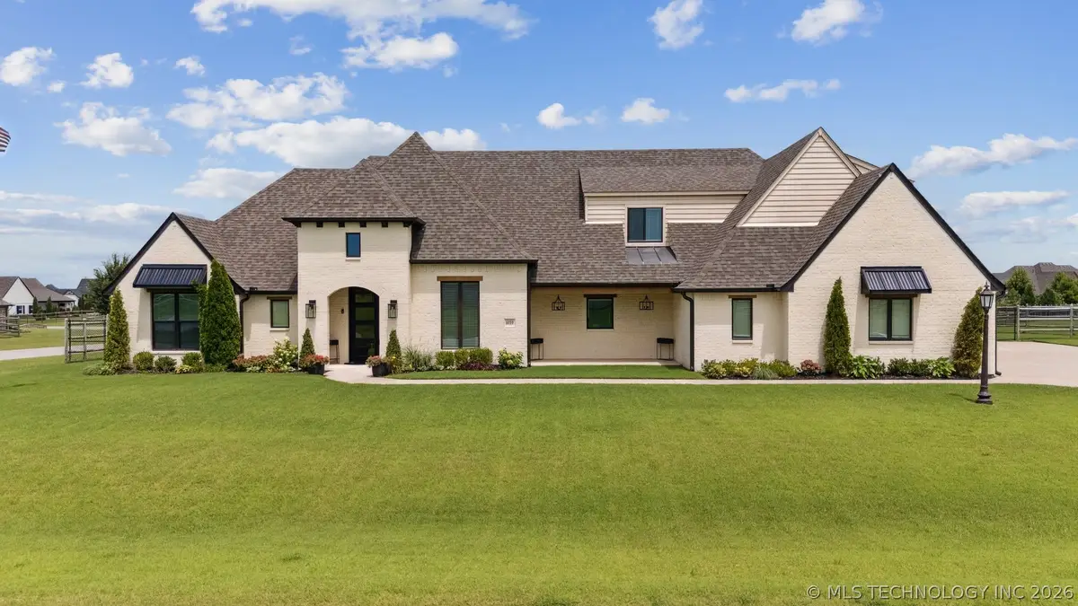 6110 N Creekwood Drive, Owasso, OK 74055 - #1