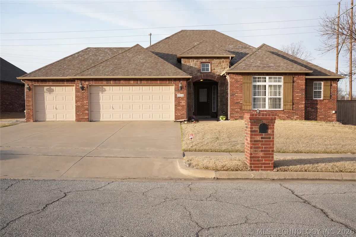 2312 E Queens Street, Broken Arrow, OK 74012 - #1