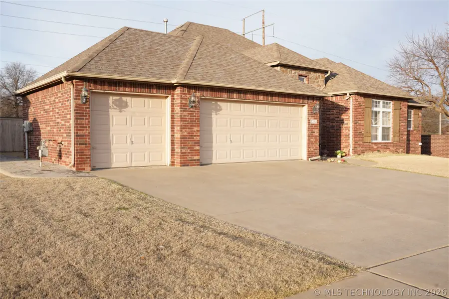 2312 E Queens Street, Broken Arrow, OK 74012 - #2