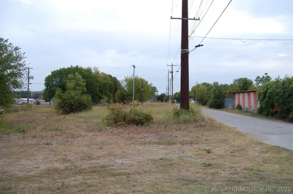 214 N B. Street, Henryetta, OK 74437