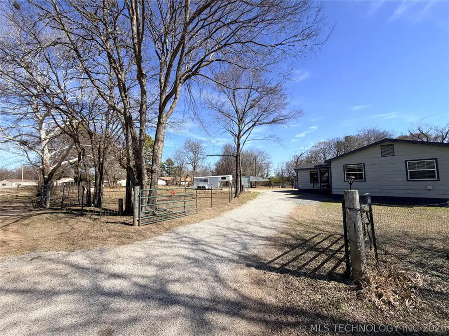 402 Robertson Highway, Henryetta, OK 74437 - #2