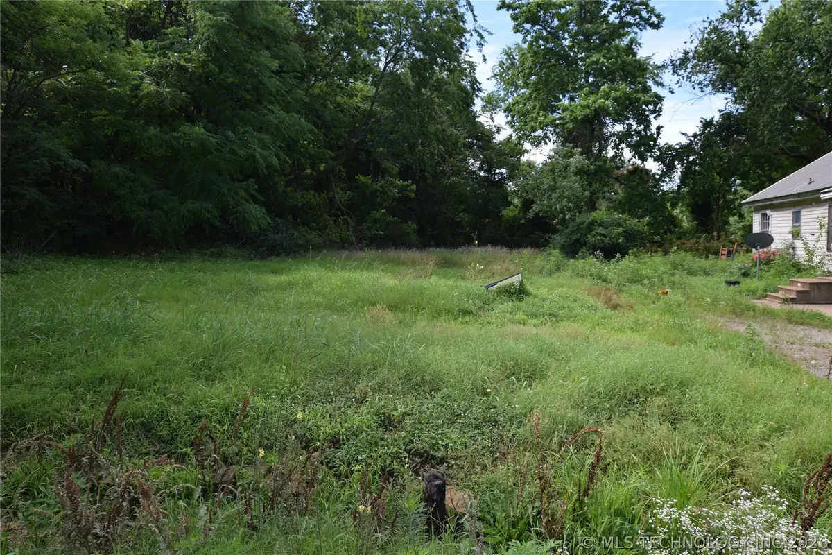 320 E Oak Street, Stilwell, OK 74960 - #1