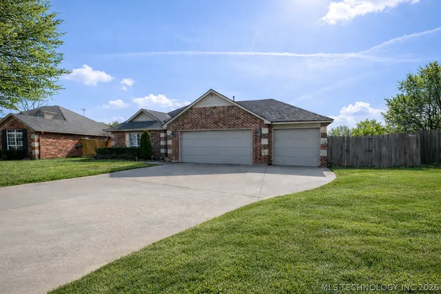 8050 Silverado Road, Claremore, OK 74019 - #2
