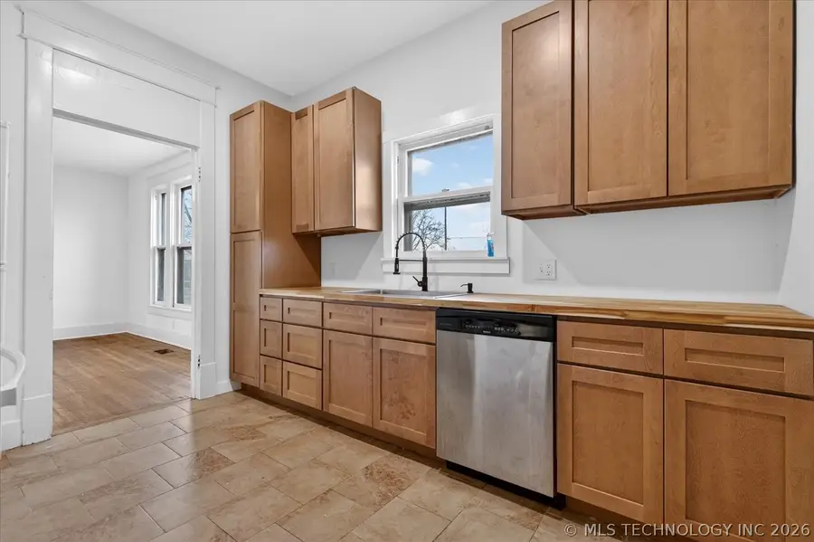 822 S Johnstone Avenue, Bartlesville, OK 74003 - #2