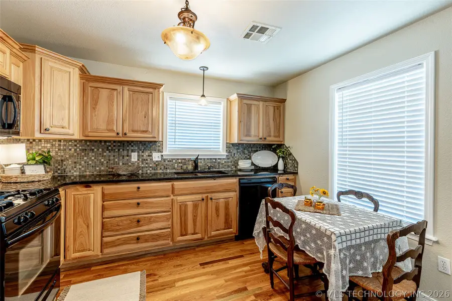 614 E 5th Street, Claremore, OK 74017 - #3