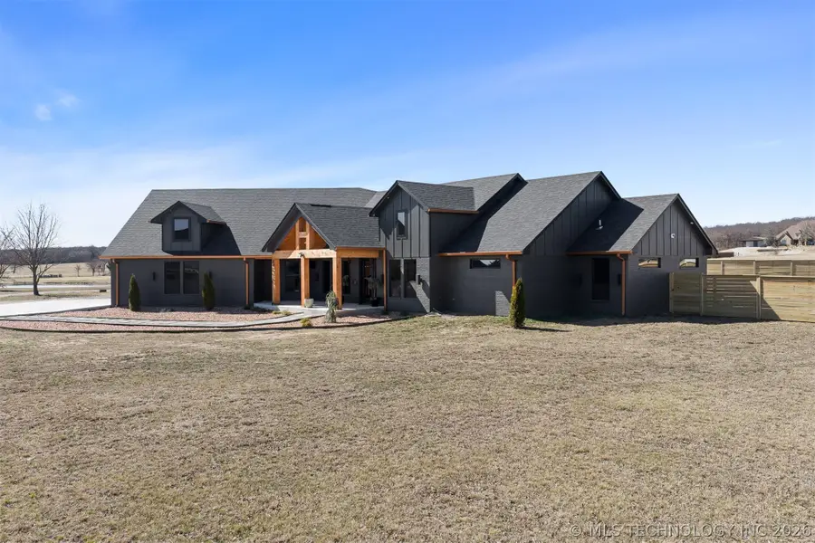 456 Tuscan Road E, Ardmore, OK 73401 - #3