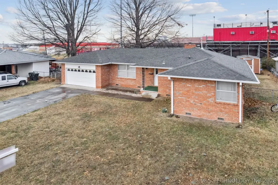 320 E 17th Street, Claremore, OK 74017 - #3