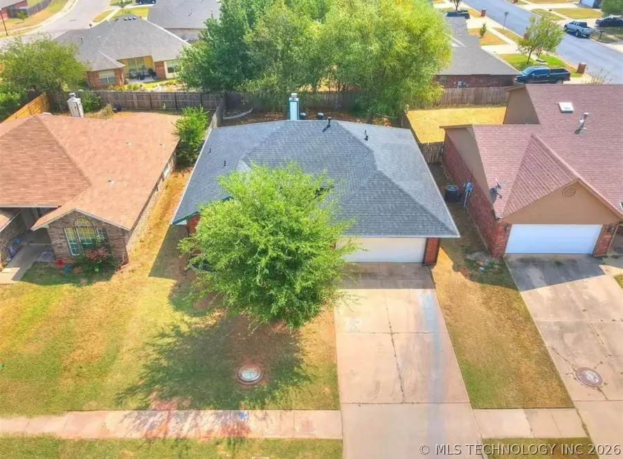 405 Crestland Dr East Avenue, Norman, OK 73071 - #2