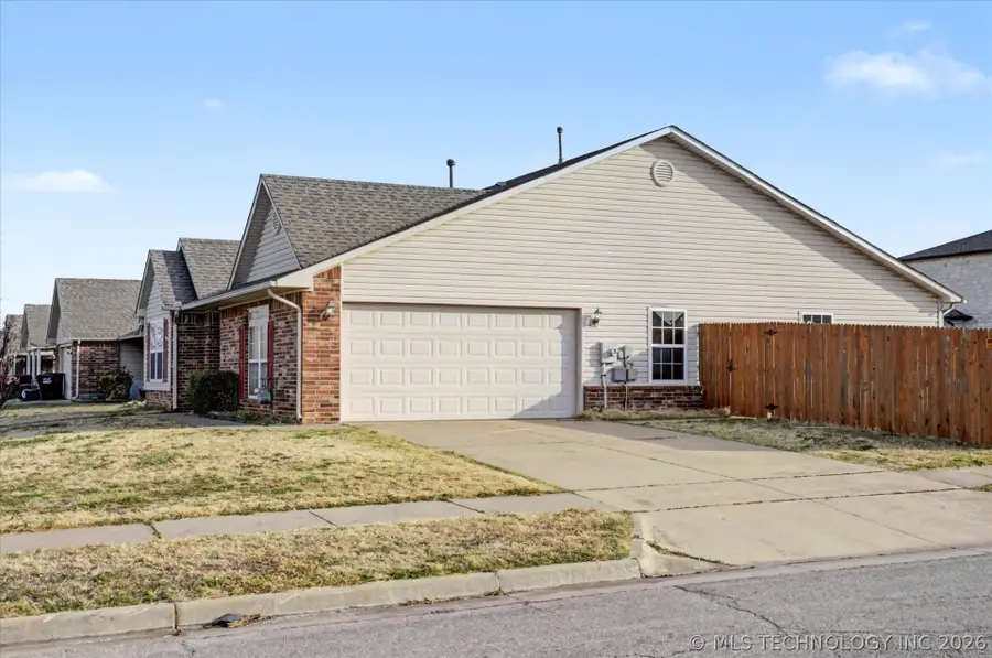 11101 N 120th East Avenue, Owasso, OK 74055 - #2