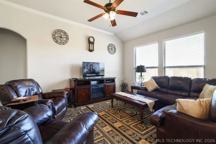 84 Tallgrass Street, Calera, OK 74730 - #3