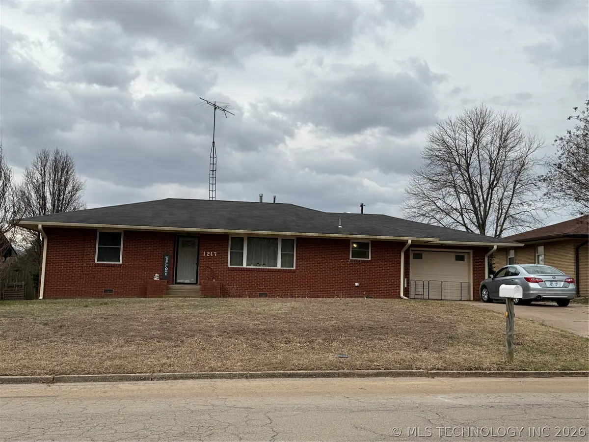 1217 E 9th Street, Cushing, OK 74023 - #1
