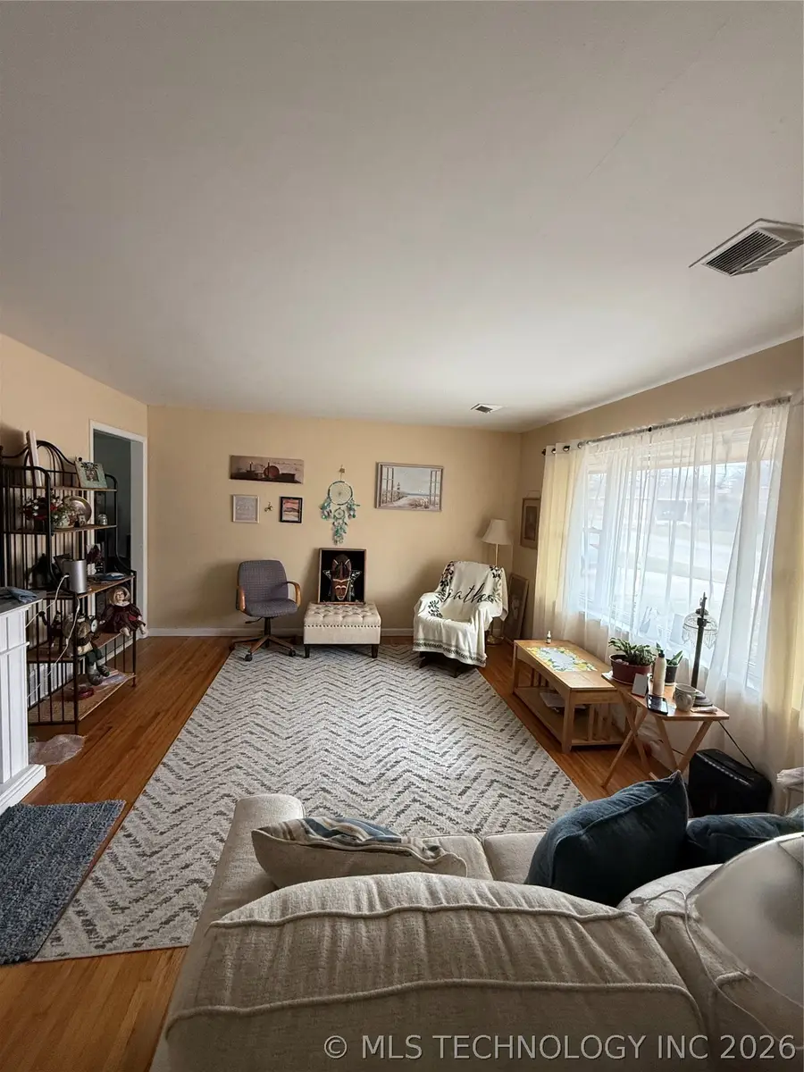 1217 E 9th Street, Cushing, OK 74023 - #3