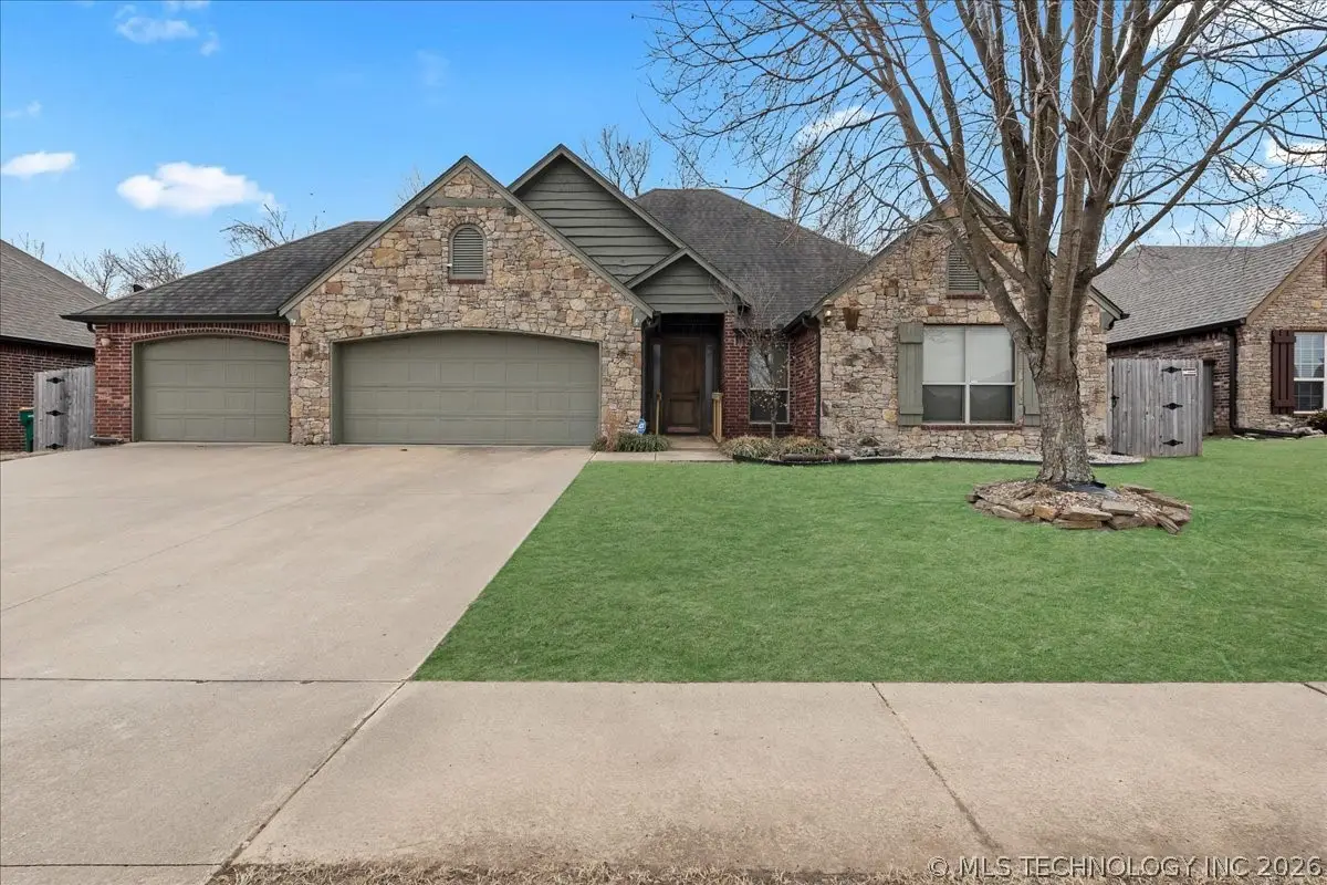 1240 W Keeling Avenue, Sapulpa, OK 74066 - #1