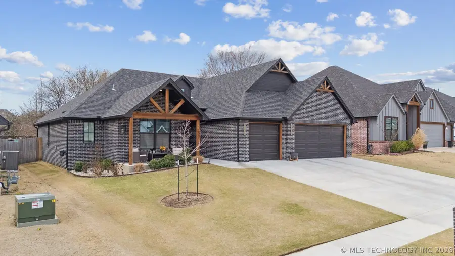 9226 N 141st East Avenue, Owasso, OK 74055 - #3