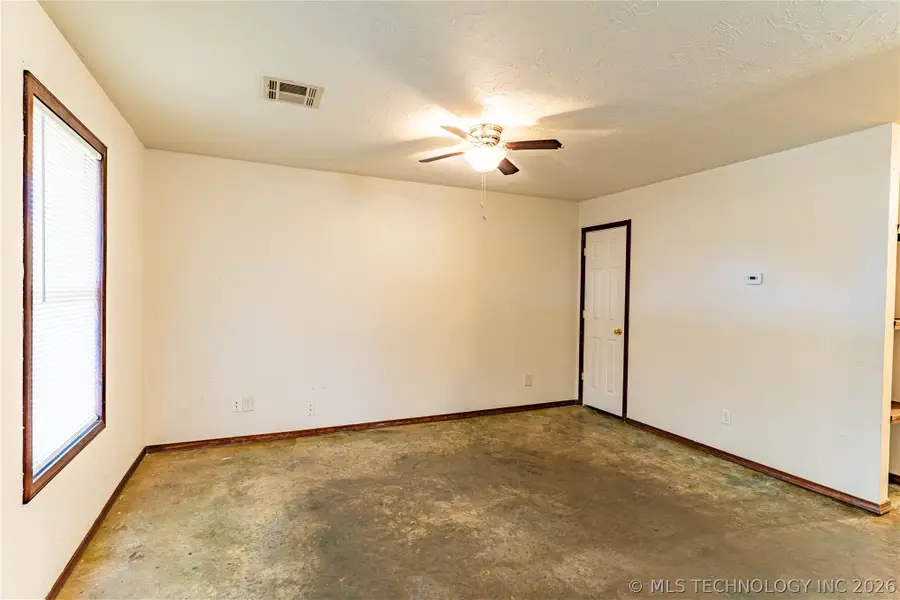 915 E Oak Street, Cushing, OK 74023 - #3
