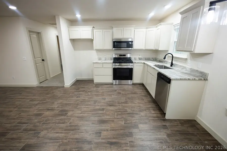 702 SE 10th Street, Wagoner, OK 74467 - #3