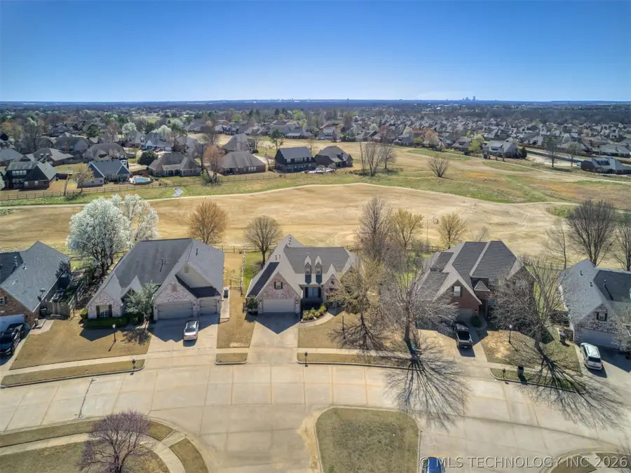 10004 E 95th Street, Owasso, OK 74055 - #2