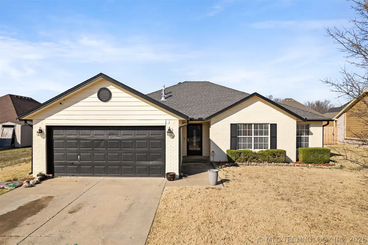 2114 S Javine Avenue, Skiatook, OK 74070 - #1